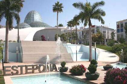 Commercial premise for sale in Estepona, Málaga. 
