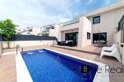 House for sale in Villanueva de la Cañada, Madrid. 