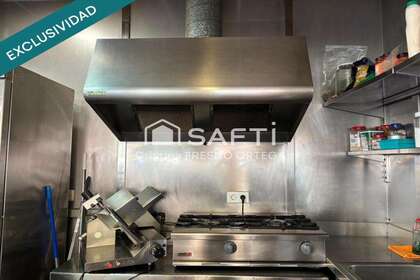 Commercial premise for sale in Tarragona. 