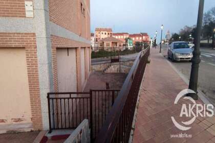 商业物业 出售 进入 Yuncler, Toledo. 