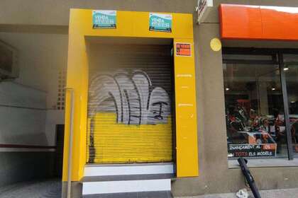 Commercial premise for sale in Tarragona. 
