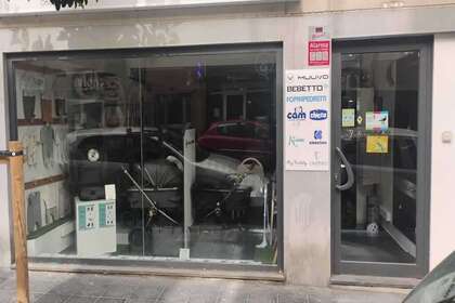 Commercial premise for sale in Tarragona. 