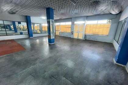 Local comercial en Estepona, Málaga. 