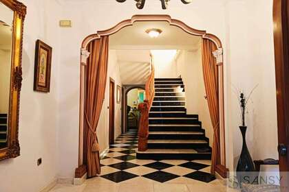 House for sale in Valencia. 