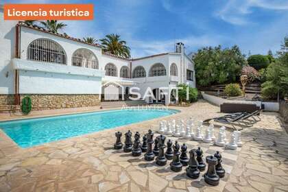 House for sale in Canyelles Almadraba (Roses), Girona. 