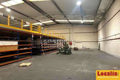 Nave industrial venta en Santiago de Cartes, Cantabria. 