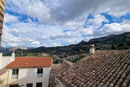 联排别墅 进入 Confrides, Alicante. 