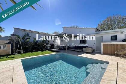 House for sale in Empuriabrava, Girona. 