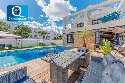 House for sale in Alicante/Alacant. 