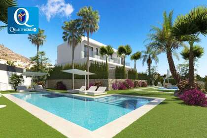 Cluster house for sale in Finestrat, Alicante. 