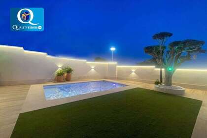 House for sale in Santa Pola, Alicante. 