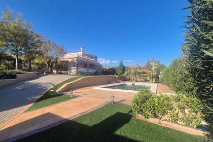 House for sale in Busot, Alicante. 