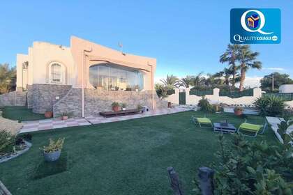 House for sale in Busot, Alicante. 