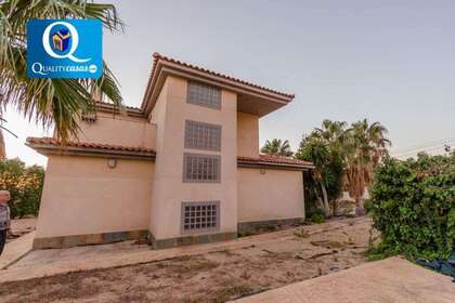 House for sale in Busot, Alicante. 