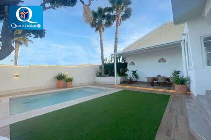 House for sale in Santa Pola, Alicante. 