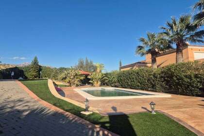 House for sale in Busot, Alicante. 