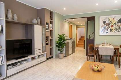 Casa Cluster venda em Uterga, Navarra (Nafarroa). 