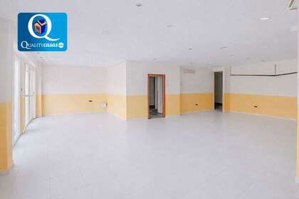 Commercial premise for sale in Petrer, Alicante. 