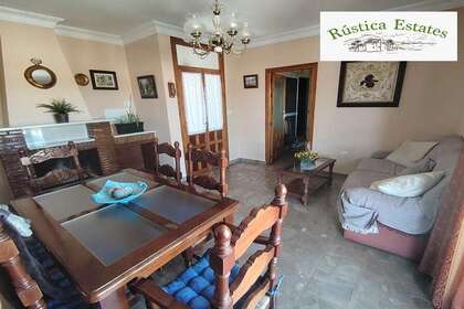 Townhouse for sale in Setenil de las Bodegas, Cádiz. 