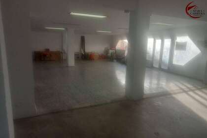 Commercial premise for sale in Gandia, Valencia. 