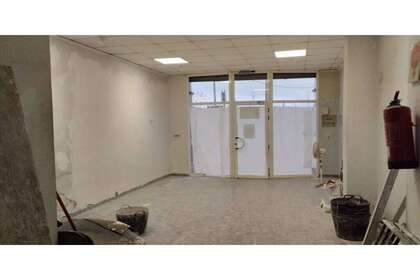 Commercial premise for sale in Gandia, Valencia. 