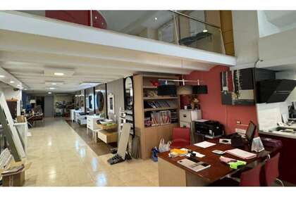 Commercial premise for sale in Gandia, Valencia. 