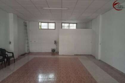 Commercial premise for sale in Gandia, Valencia. 