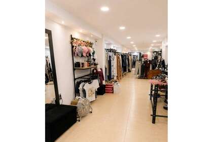 Commercial premise for sale in Gandia, Valencia. 