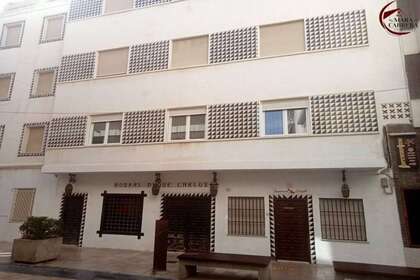 Commercial premise for sale in Gandia, Valencia. 