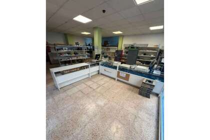 Commercial premise for sale in Gandia, Valencia. 
