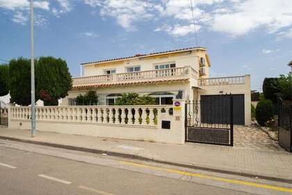 House for sale in Escala, L´, Girona. 