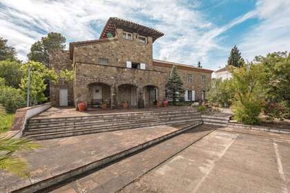 House for sale in Cabanelles, Girona. 