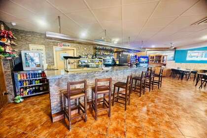 Commercial premise for sale in Tortosa, Tarragona. 