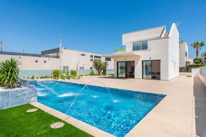 House for sale in Dehesa de Campoamor, Alicante. 