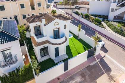 House for sale in Orihuela-Costa, Alicante. 