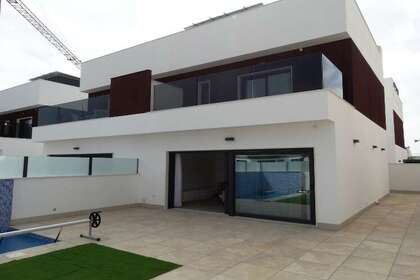 Cluster house for sale in Pilar de la Horadada, Alicante. 