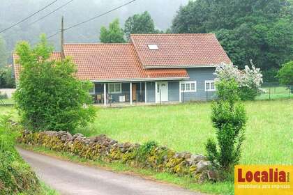 House for sale in Puente Viesgo, Cantabria. 