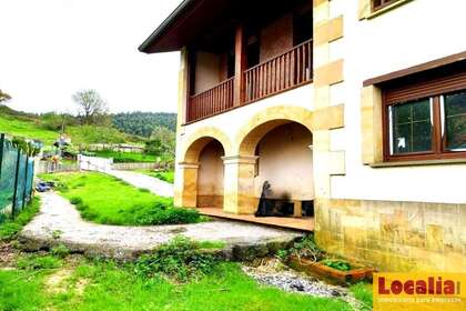 House for sale in Bárcena de Cicero, Cantabria. 