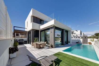 House for sale in Pilar de la Horadada, Alicante. 