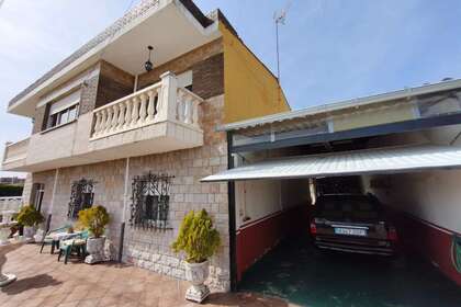 House for sale in San Andrés del Rabanedo, León. 