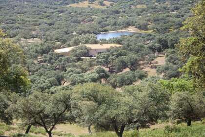 房子 出售 进入 Santa Olalla del Cala, Huelva. 