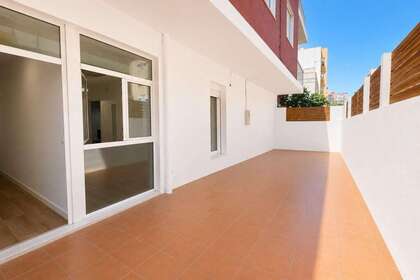 平 进入 Almería. 