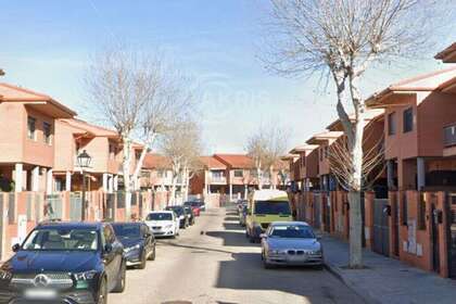 联排别墅 出售 进入 Seseña, Toledo. 