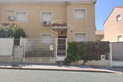 Cluster house for sale in Navas del Rey, Madrid. 