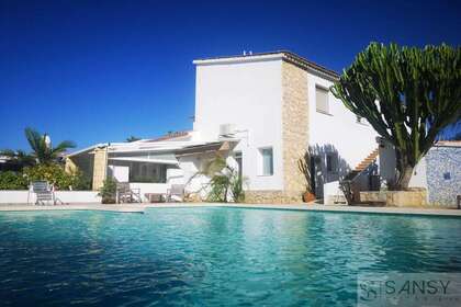 House for sale in Alicante/Alacant. 