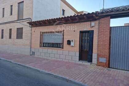房子 进入 Mocejón, Toledo. 