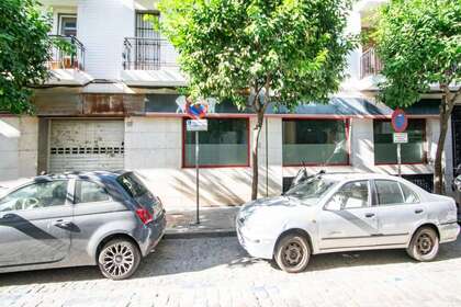 Commercial premise for sale in Sevilla. 