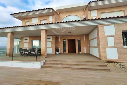 House for sale in Toledo. 