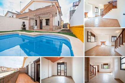 Cluster house for sale in Burguillos, Guadalquivir-Doñana, Sevilla. 