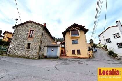 House for sale in Esles, Cantabria. 
